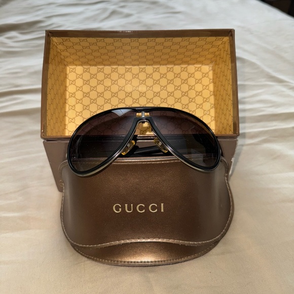 Gucci Sunglasses - Picture 2 of 3
